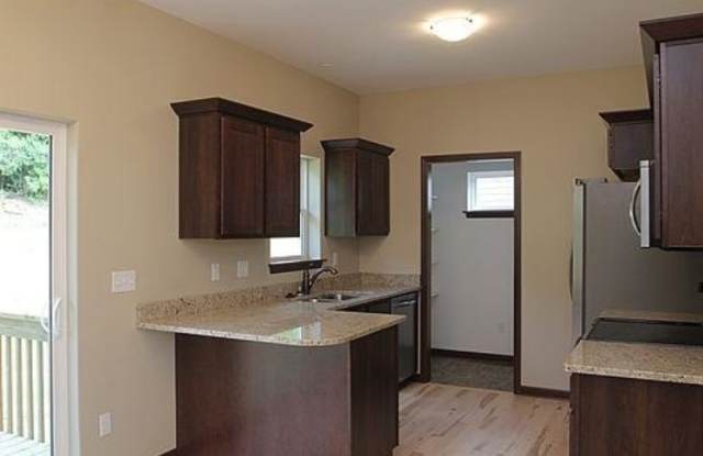 4 Bedroom Home in Mackinaw Village