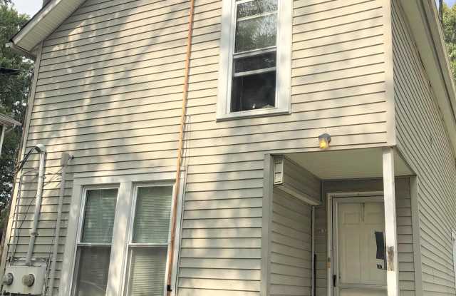 208 1/2 W Union St