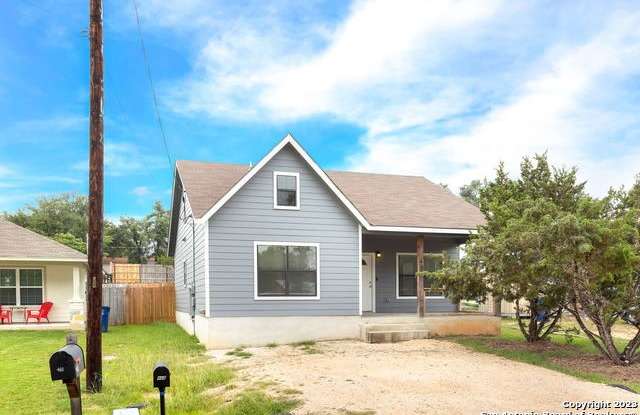 468 BURR OAK LN
