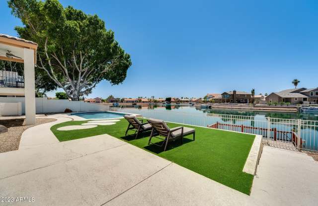 5527 W ARROWHEAD LAKES Drive