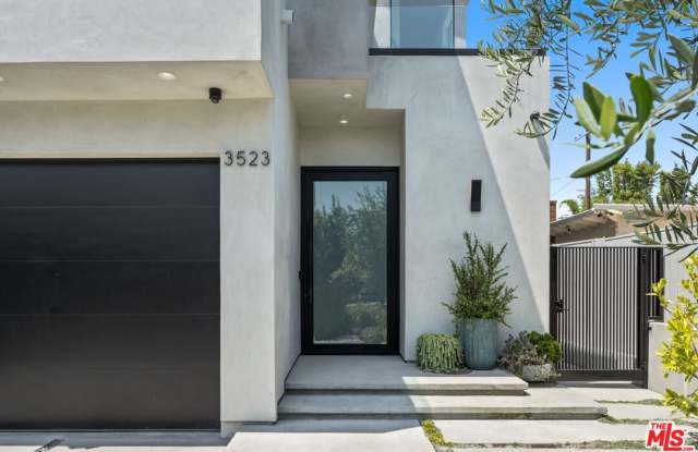 3523 Greenwood Ave