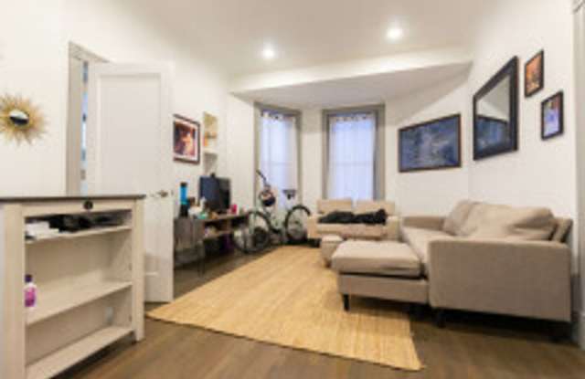 HOT FENWAY LISTING!!!