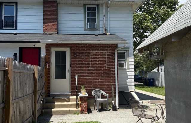 314 W 4TH Street