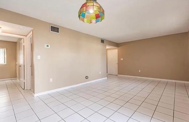 4923 Vincennes Ct Apt 3