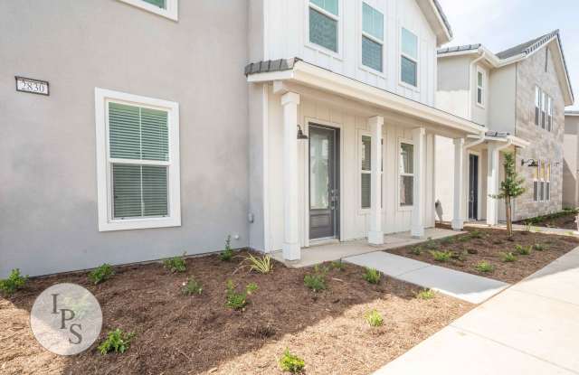 ‘Brambles’ Copper & Willow Home, 3BR/2.5BA, Built 2022 - With Solar!