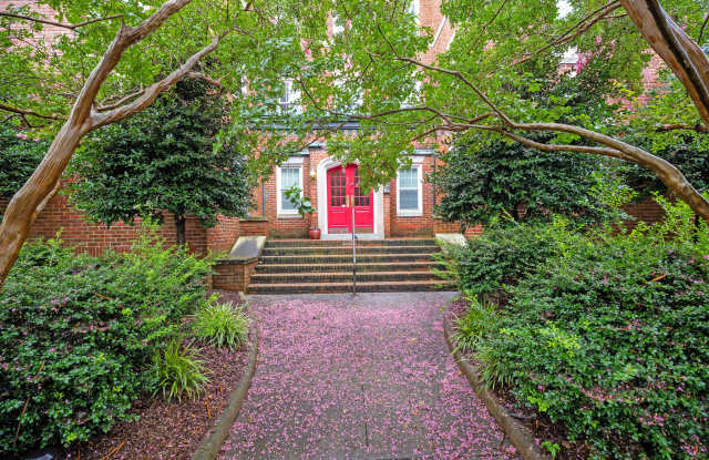 Photo of 821 Brandon Ave