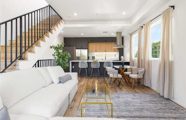 Photo of 119 S Coroando Street