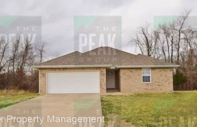 1102 S Saratoga Ave - 1102 South Saratoga Avenue, Springfield, MO 65804