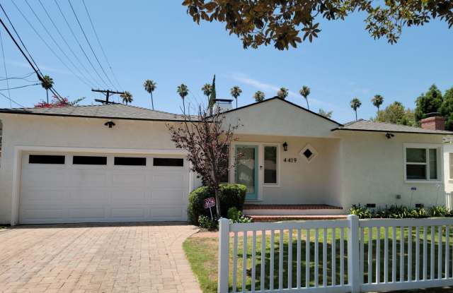Stunning Remodeled 4 Bedroom House with Large Front Yard, Garage, Pool & Spa in Studio City!