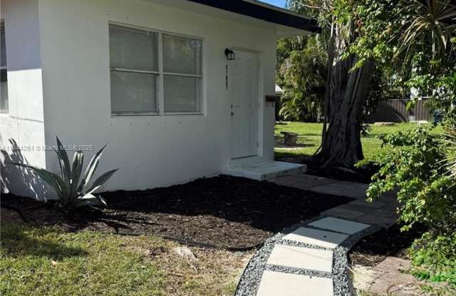 Photo of 1827 N Dixie Hwy