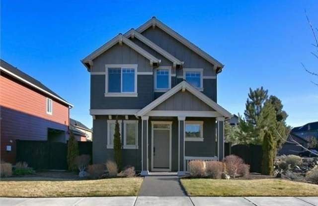 Spacious home with bonus room in NE Bend!