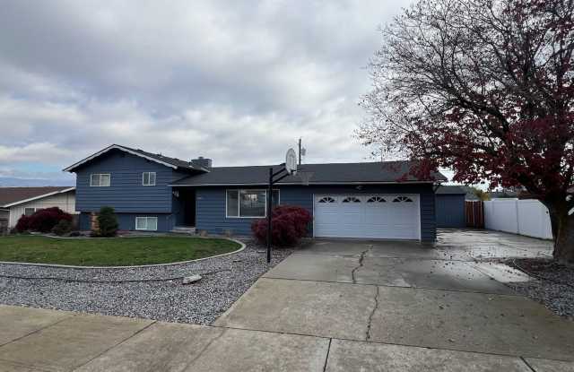 Photo of SPACIOUS 4 bed/2 bath home in desired location with double garage, fenced back yard!
