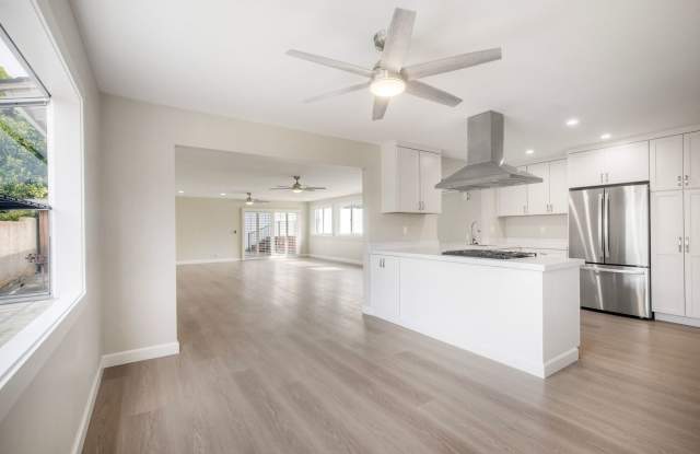 4Bed/2Bath Remodeled Home in Carlsbad with a Pool~ Trieste