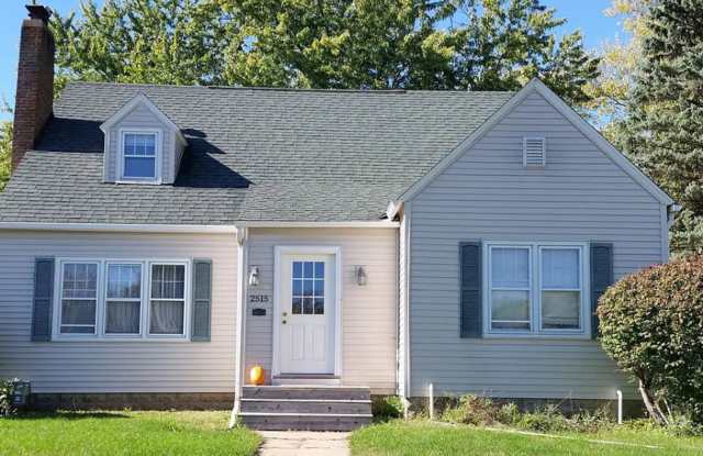 Photo of Very Spacious 4 Bedroom 2 1/2 Bath House Close to Campus!