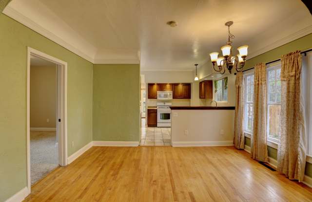 628 Gladstone Street