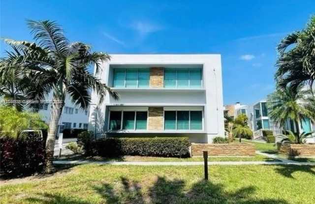 10178 Collins Ave