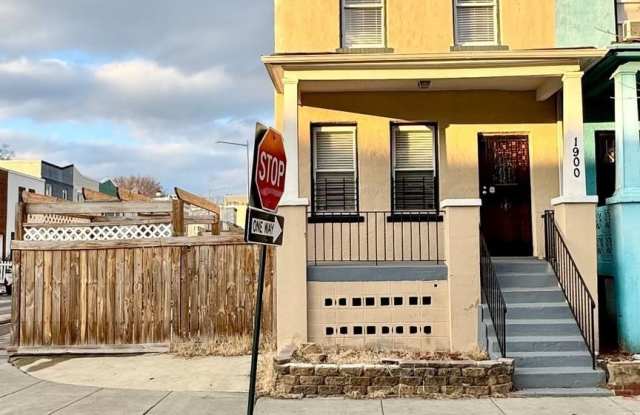 1900 ROSEDALE Street NE