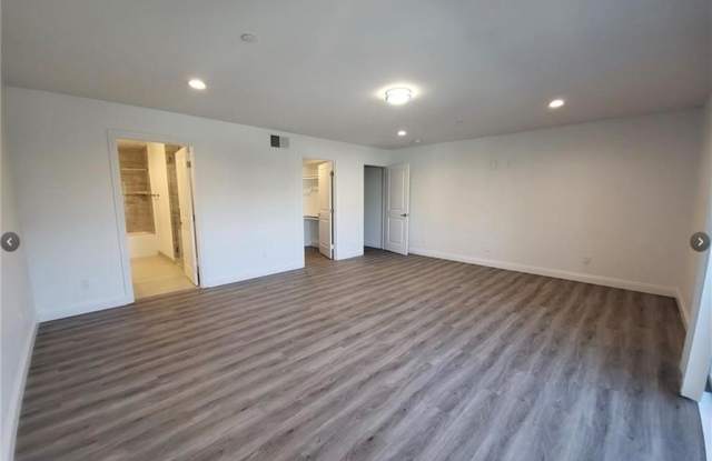 14614 Vanowen Street