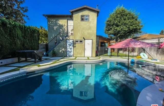 Photo of 4450 1/2 Campbell Dr