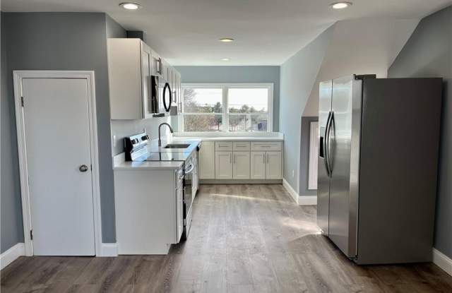 Photo of 190 E Main Road unit: 3