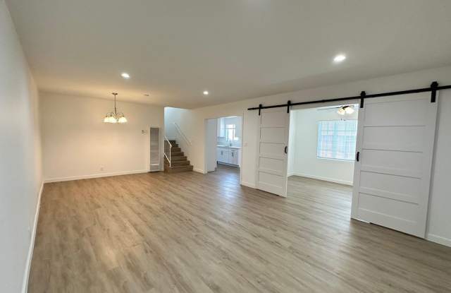 Photo of 7314 Variel Ave