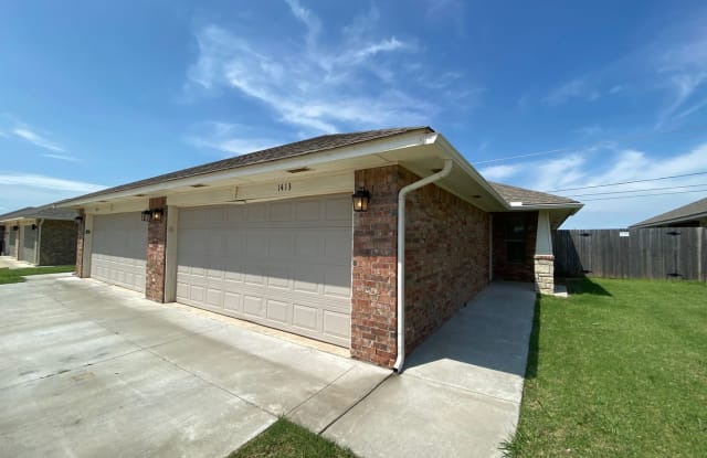 1413 MacAlpine St - 1413 Macalpine St, Moore, OK 73160