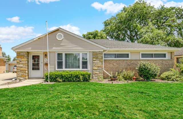 1047 W VILLA Drive
