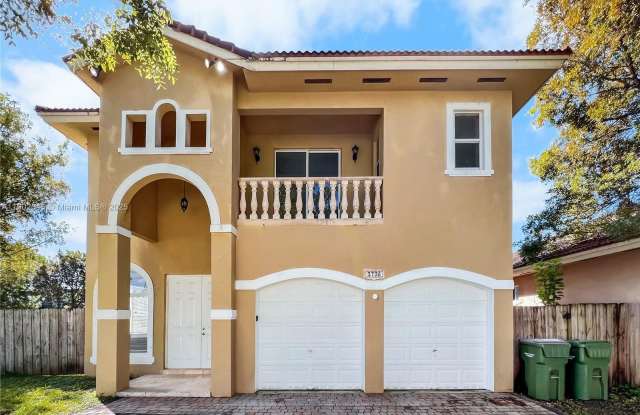 Photo of 1736 NE 9th Dr