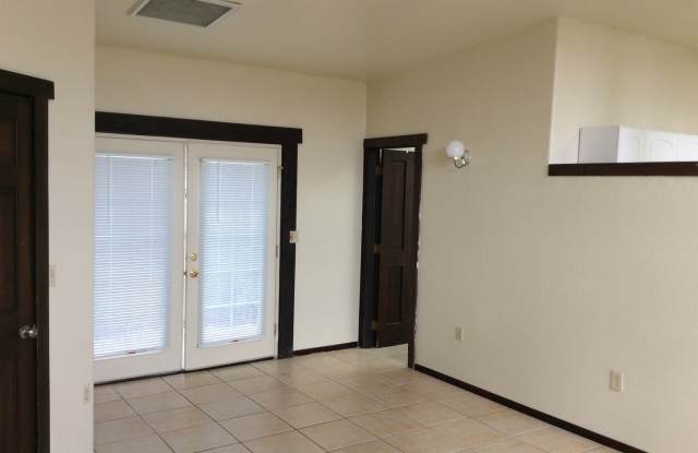 Photo of 2 Bdrm/1Ba Duplex, A/C, washer  dryer Centrally located