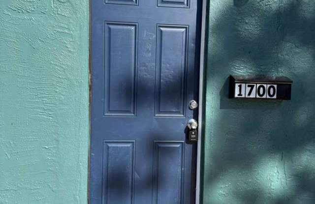 2/1 St Pete Move In Ready | Apply for FREE This Holiday Season!