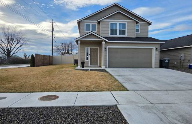 2-story 3 bed 2.5 bath with garage