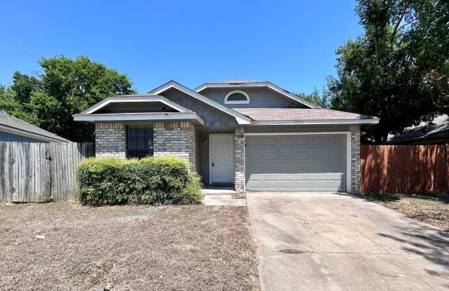 1908 Rainy Meadows Dr 78758 | 2 Bedroom 1 Bath 1 Car Garage $1595