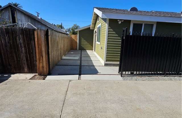 Photo of 587 N Orange