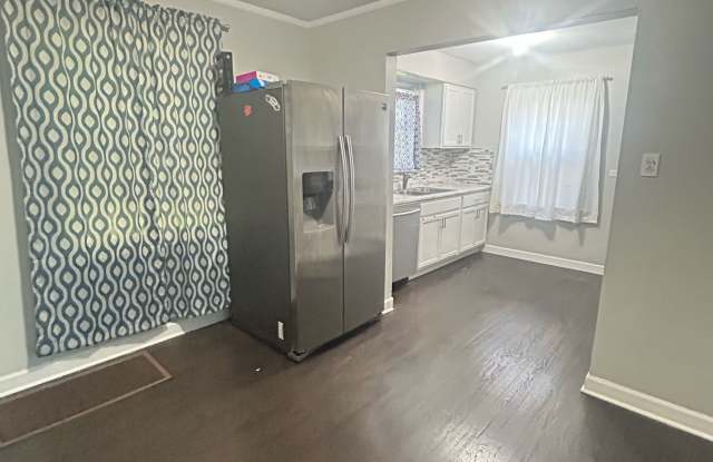 8825 South Kenwood Avenue