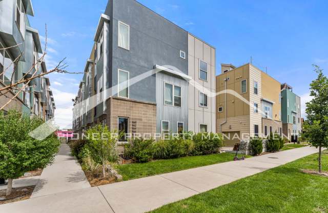 Beautiful Townhome With Rooftop Views, And Central AC! photos photos