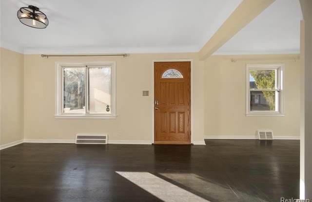 2956 N ALEXANDER Avenue