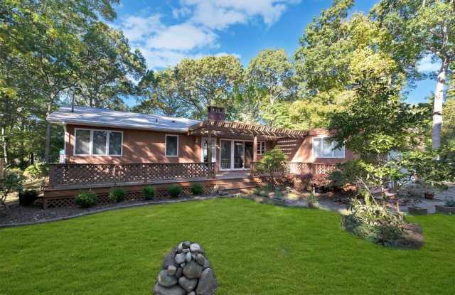 1075 Inlet Lane