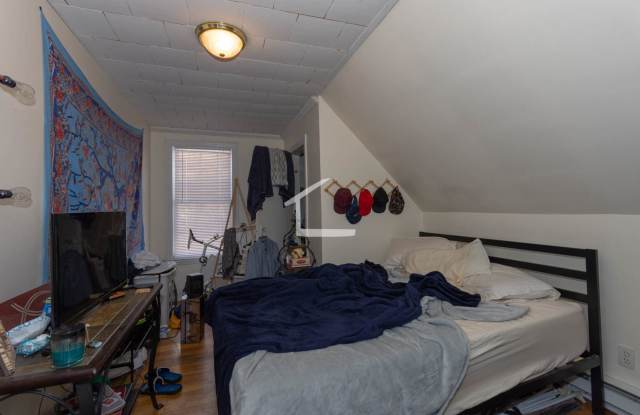 Large 3 bed in Allston
