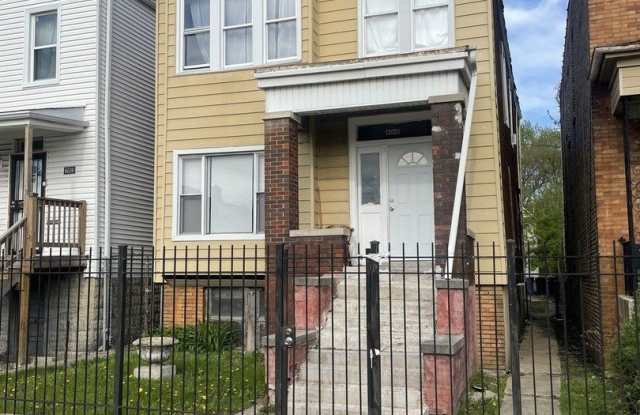 Photo of 6041 S Loomis Boulevard