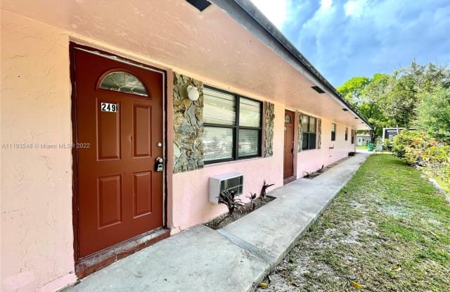 249 SW 7th St (Utilities Incl) - 249 SW 7th St, Dania Beach, FL 33004