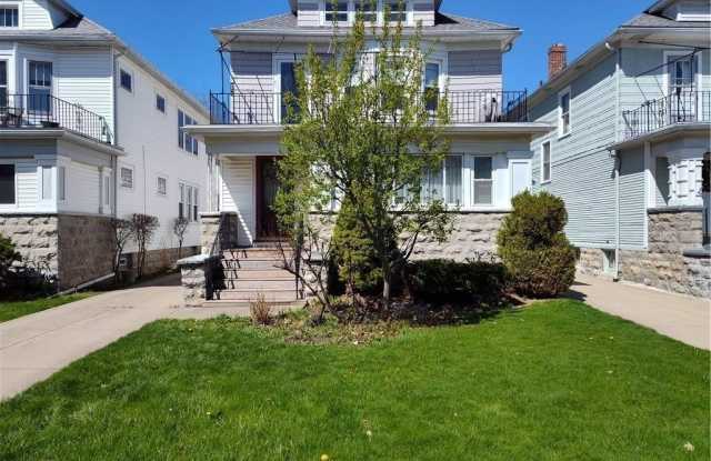 Photo of 300 N Park Lower Unit Avenue