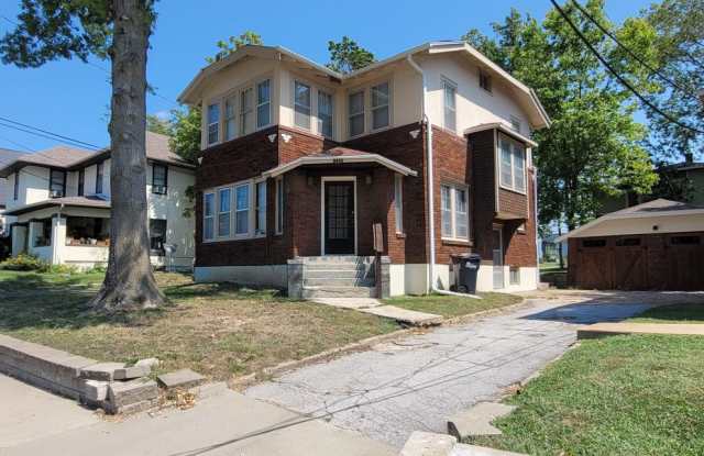 Charming home DOWNTOWN, steps from Columbia College