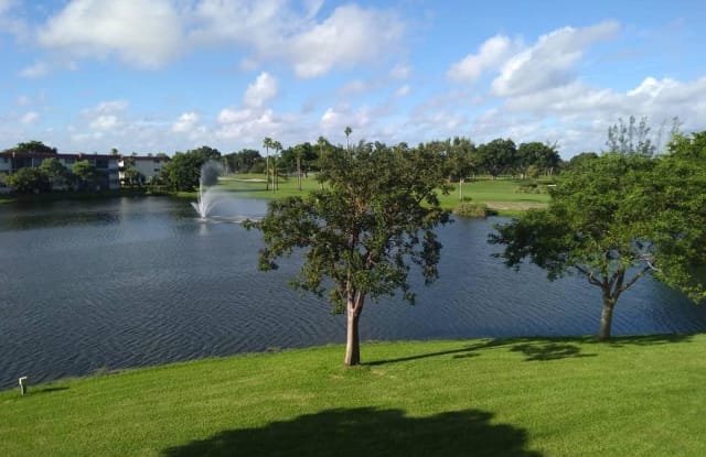 9500 N Hollybrook Lake Drive Drive - 9500 North Hollybrook Lake Drive, Pembroke Pines, FL 33025