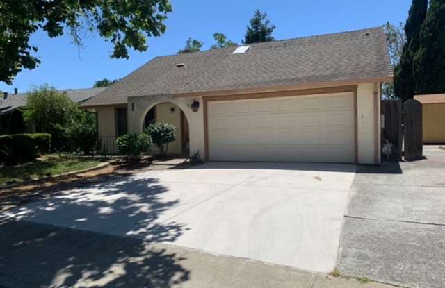 4 Bed/2 Bath Spacious Home with Big Backyard and New Laminate & Carpet - Union City