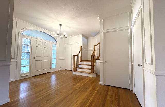 Beautiful Home in Crescent park, Palo Alto available now.