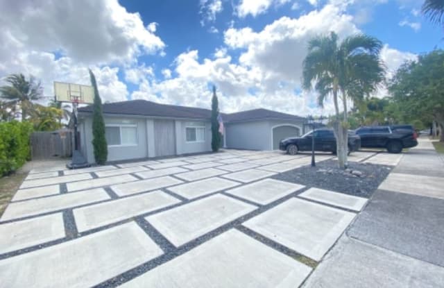 18067 SW 151 Ave - 18067 SW 151st Ave, Richmond West, FL 33187