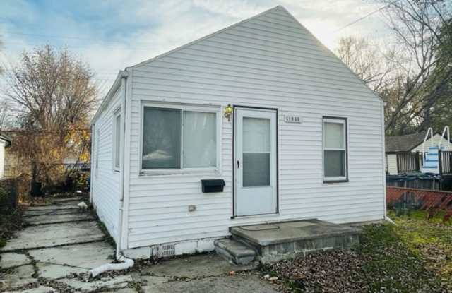 Cozy 2 Bed / 1 bath home on a quiet Warren Residential Street. photos photos