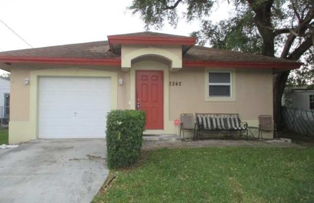 Photo of 2242 Thomas St