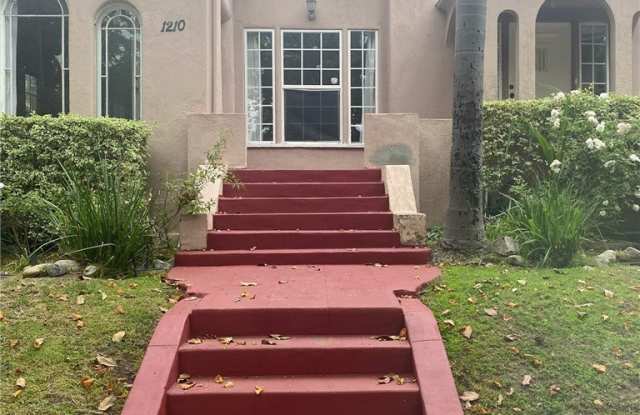 Photo of 1212 S Citrus Avenue S