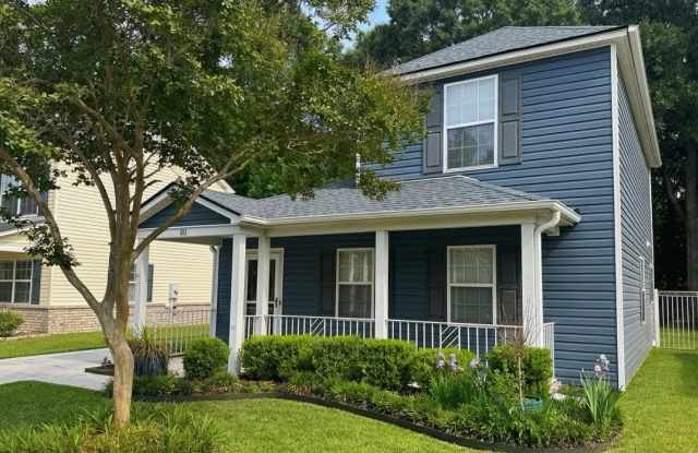 40 Woodleaf Court